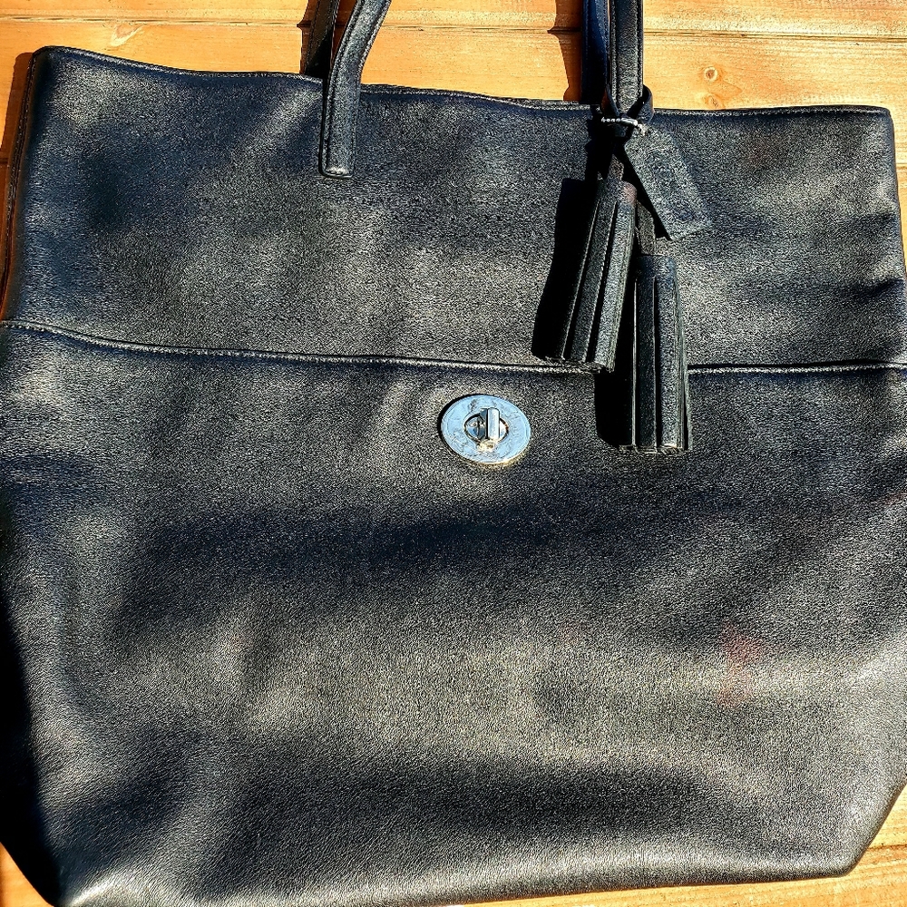 COACH Authentic all leather Tote style purse